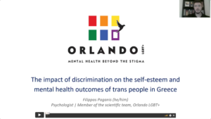 Η πρώτη σελίδα της παρουσίασής μας με λευκό φόντο, το σήμα του Orlando LGBT+ επάνω και στο κέντρο και ο τίτλος της παρουσίασης: "The impact of discrimination on the self-esteem and mental health outcomes of trans people in Greece" Filippos Paganis (he/him), Psychologist, Member of the scientific team, Orlando LGBT. Επάνω δεξιά σε μικρότερο παράθυρο ο Φίλιππος Παγάνης ενώ παρουσιάζει
