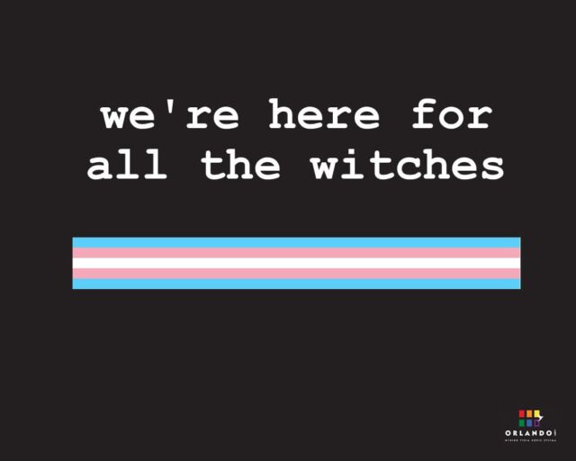 με άσπρα γράμματα σρ μαύρο φόντο η φράση "we're here for all the witches" και απο κάτω οριζόντια τα χρώματα της τρανς σημαίας. κάτω δεξιά το λογότυπο του orlando lgbt